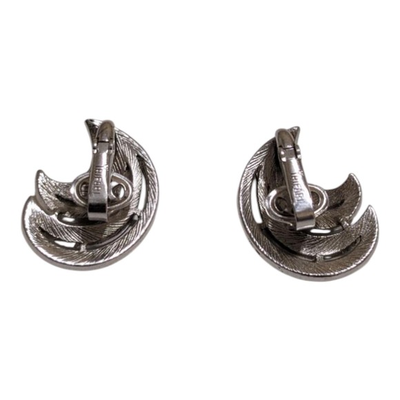 Vintage Trifari Silver Clip-On Earrings Classic Designer Costume Jewelry Retro - Picture 2 of 4